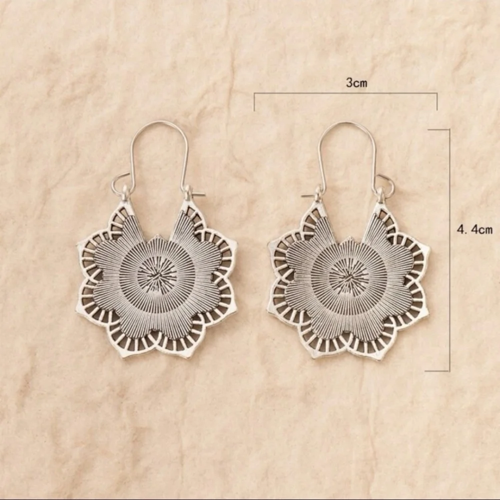 New* gorgeous mandala earrings - Picture 3 of 3
